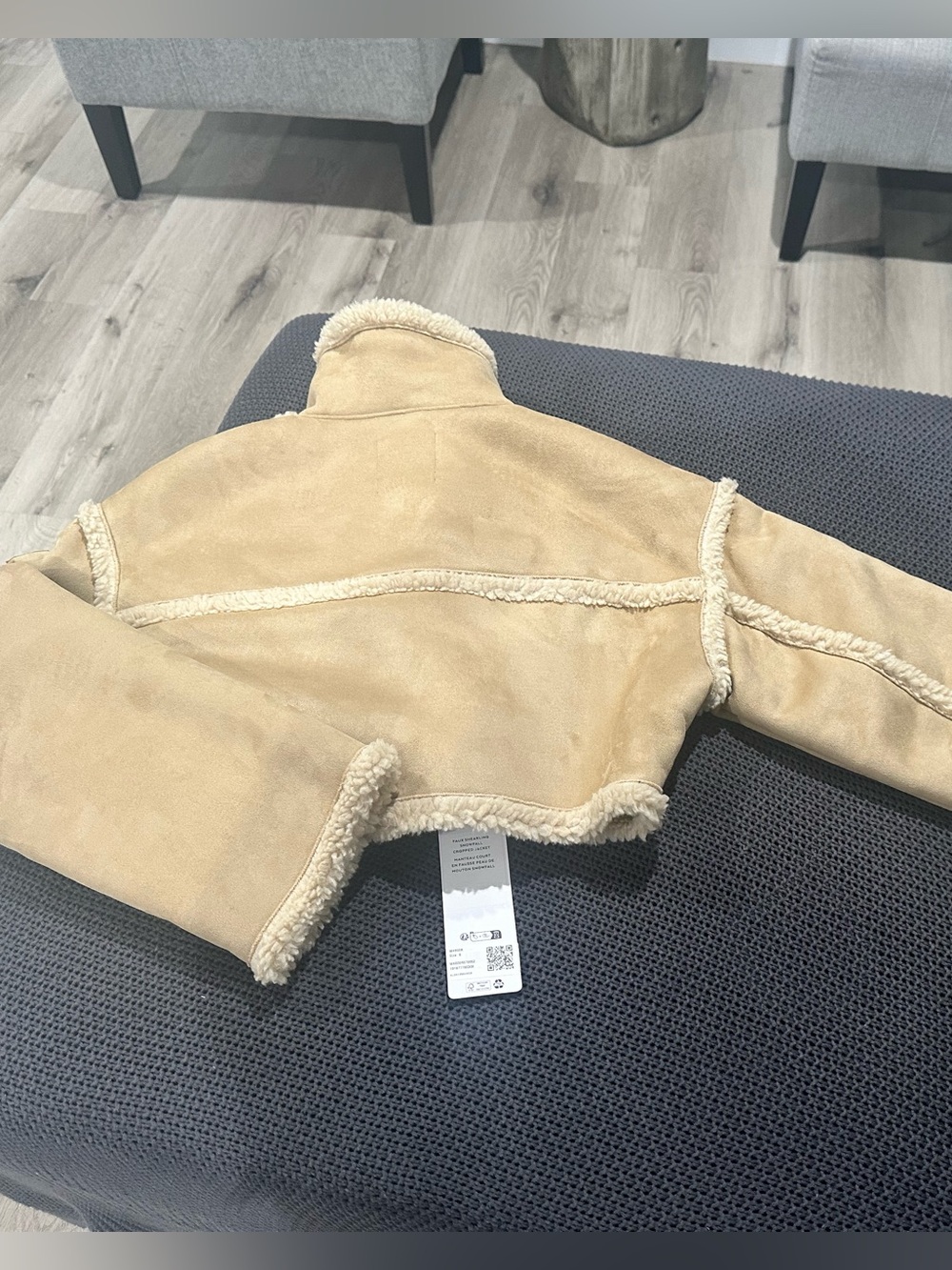 NWT Alo Yoga Faux Shearling Snowfall Cropped Jacket ❄️✨ - Picture 7 of 9
